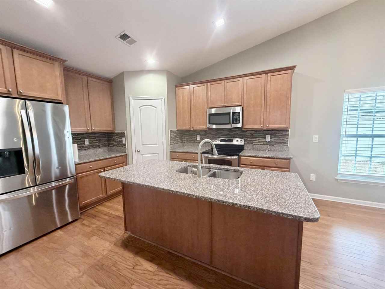 368 Stafford Dr - Photo 5 of 25