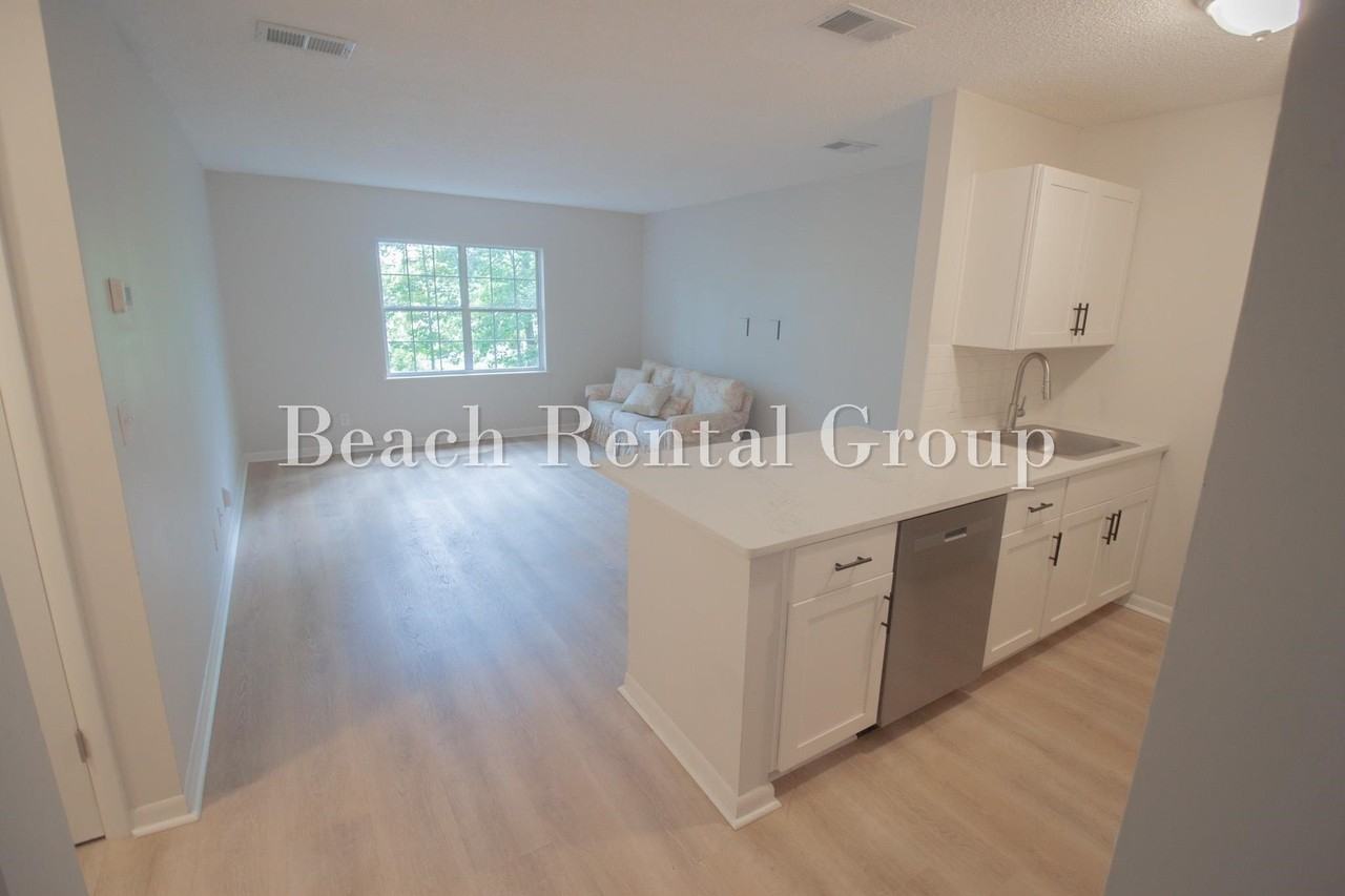 6840 Blue Heron Blvd - Photo 5 of 15