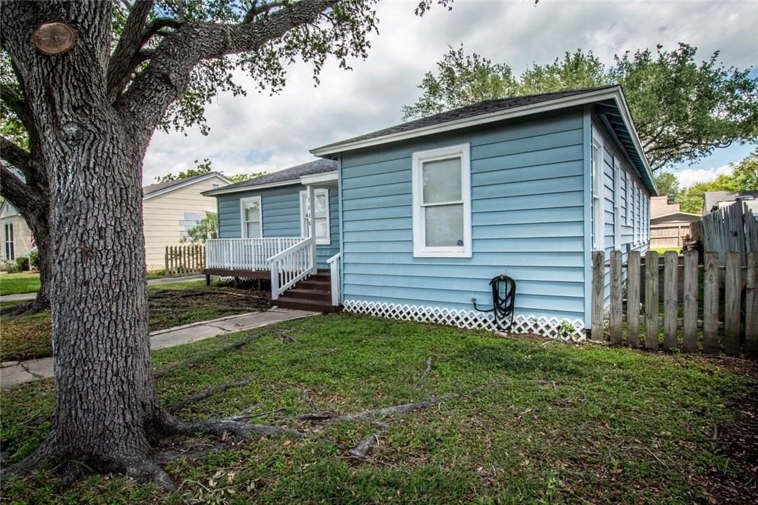 3038 Austin St - Photo 3 of 32