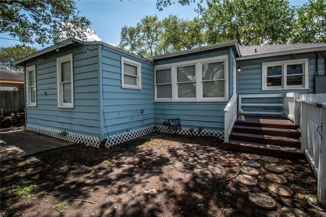 3038 Austin St - Photo 5 of 32