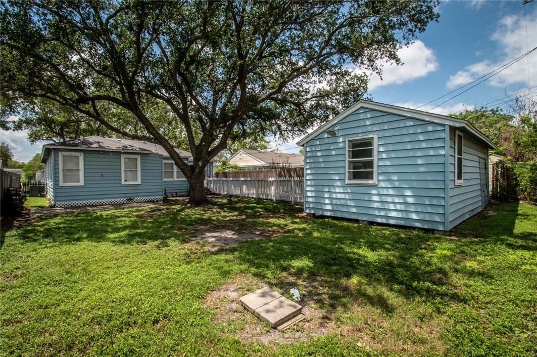 3038 Austin St - Photo 7 of 32