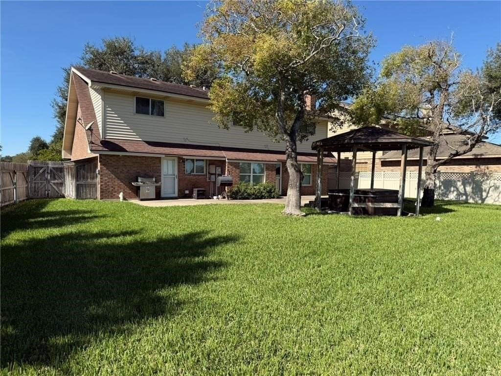 1912 Kelly St - Photo 2 of 11