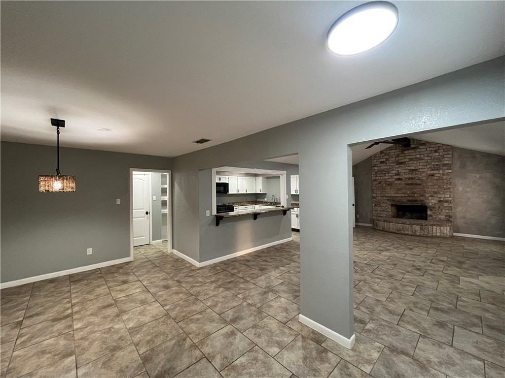 4123 Crenshaw Dr - Photo 3 of 33