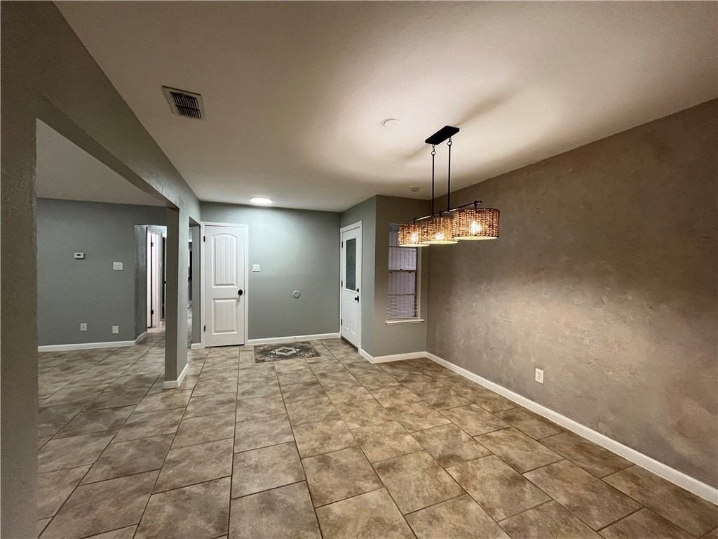 4123 Crenshaw Dr - Photo 5 of 33