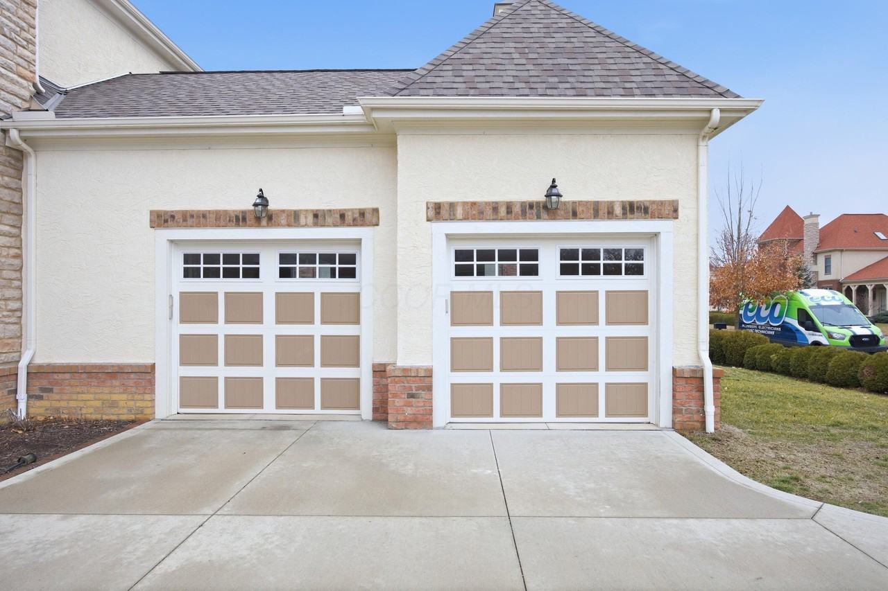 8057 Pleasant Dr - Photo 2 of 40