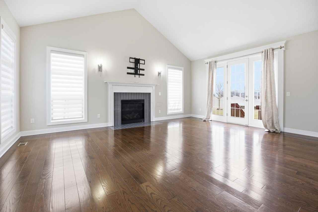 8057 Pleasant Dr - Photo 6 of 40