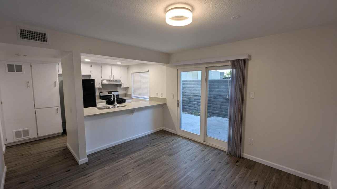 2260 N Indian Canyon Dr Unit B #B - Photo 5 of 33