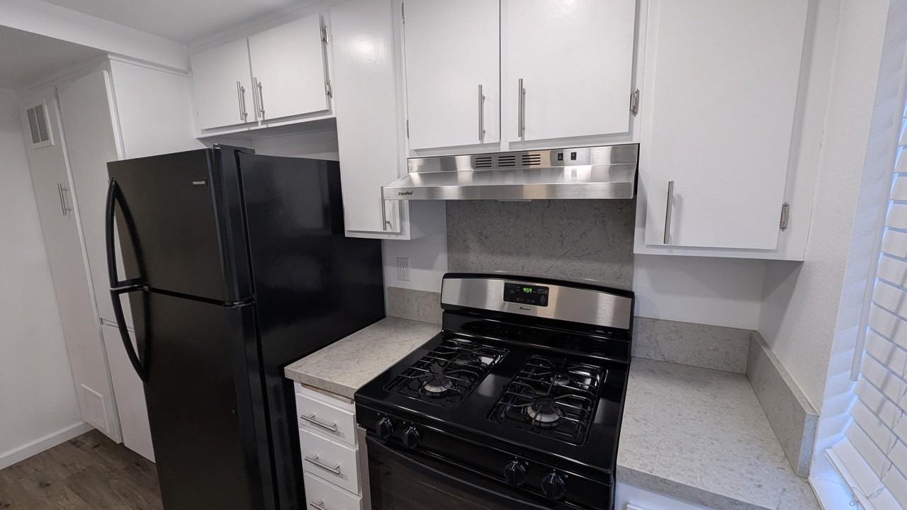 2260 N Indian Canyon Dr Unit B #B - Photo 7 of 33