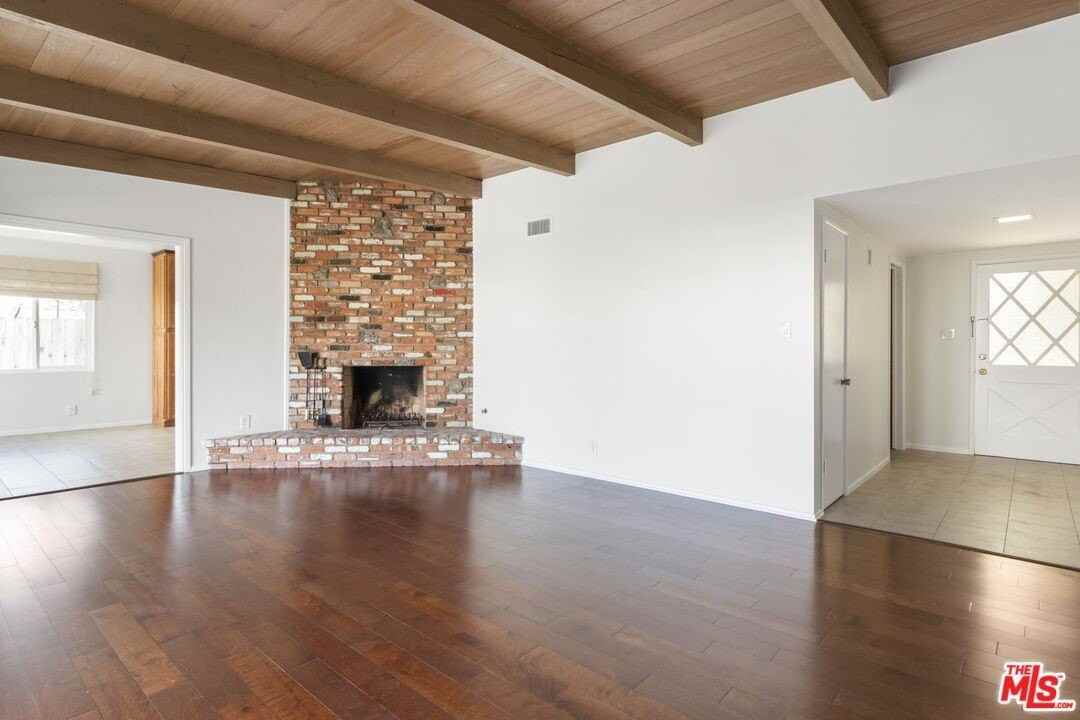 7515 W 88th St - Photo 4 of 30