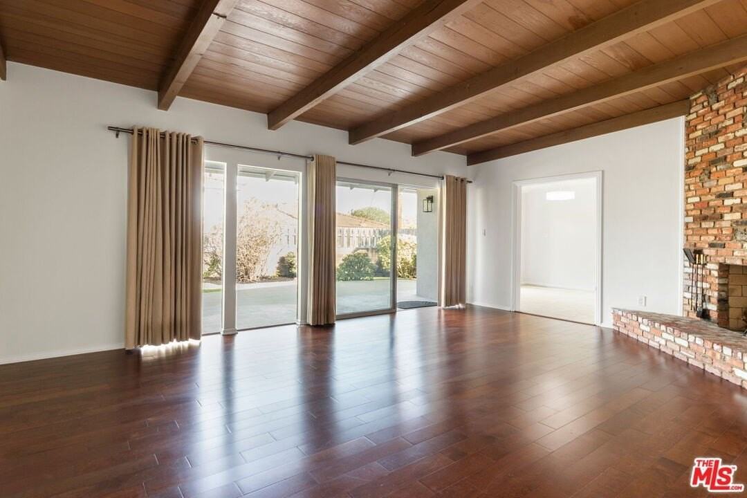 7515 W 88th St - Photo 5 of 30