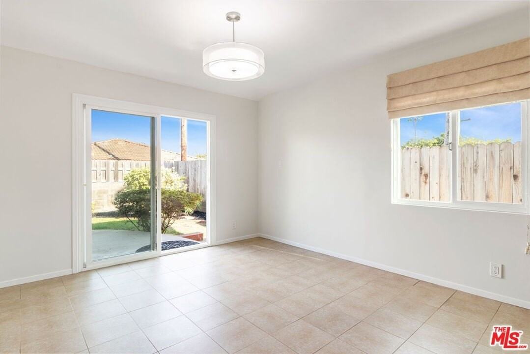 7515 W 88th St - Photo 7 of 30