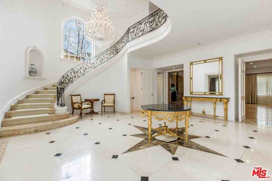 709 N Maple Dr - Photo 3 of 26