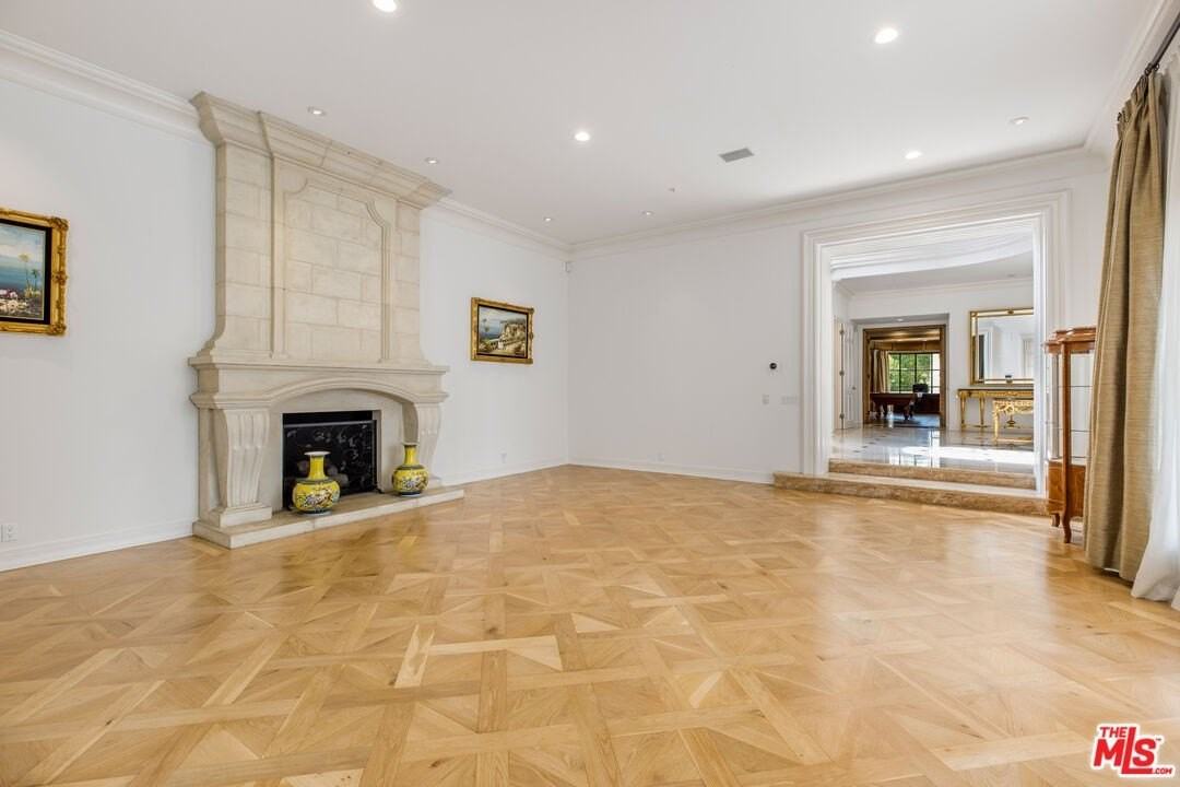 709 N Maple Dr - Photo 4 of 26