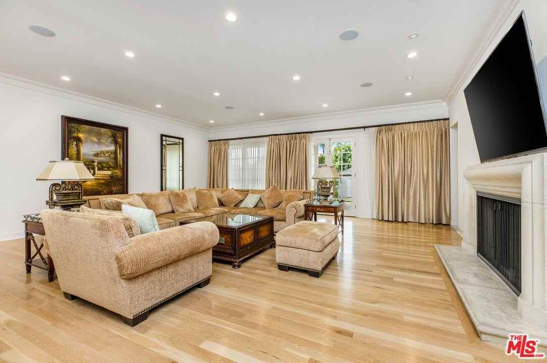 709 N Maple Dr - Photo 6 of 26