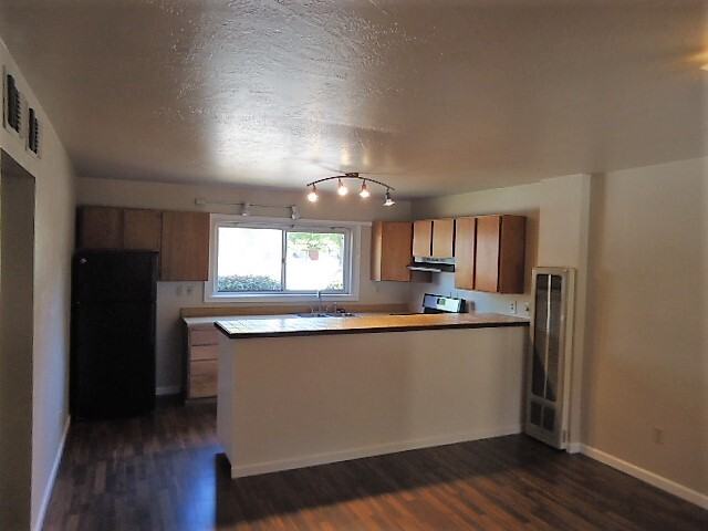 1134 Magnolia Ave. (G) - Photo 2 of 6