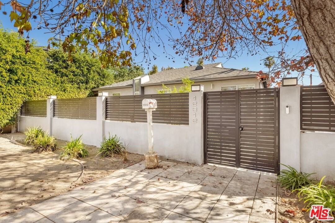 12312 Charnock Rd - Photo 4 of 16