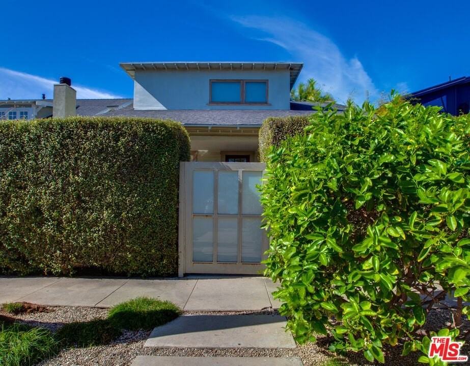 927 1/2 Victoria Ave - Photo 2 of 31