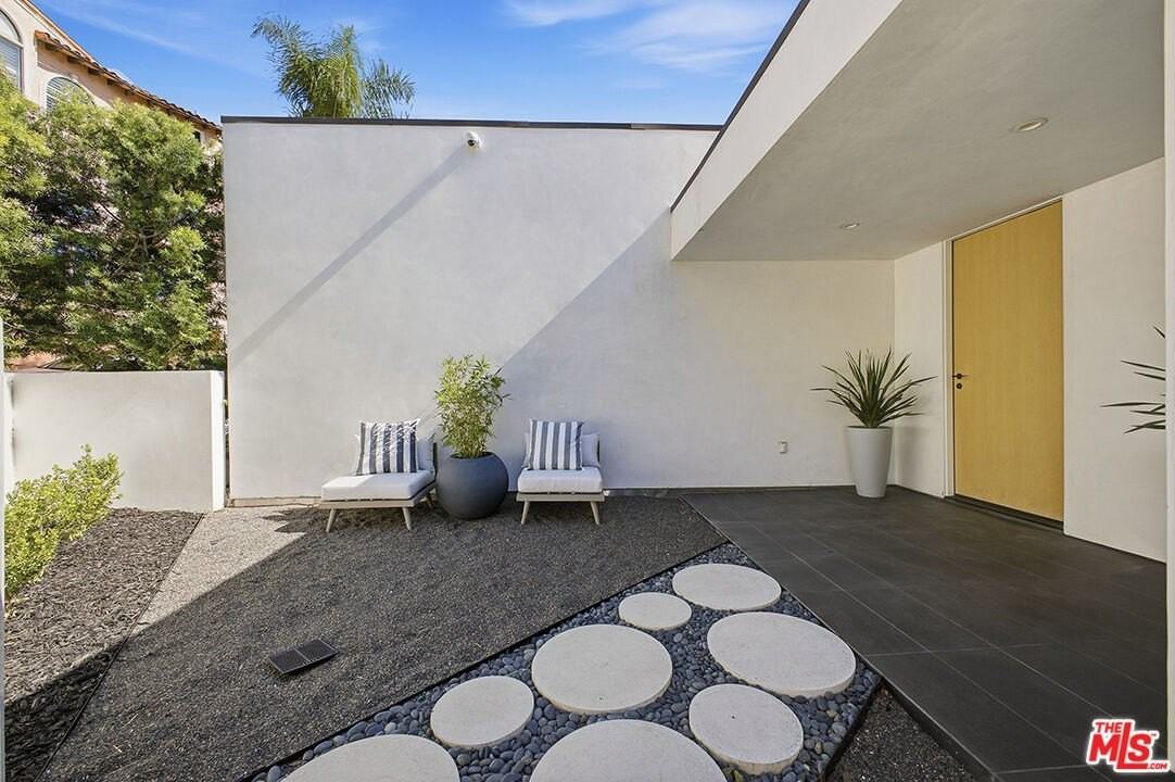 6390 Quebec Dr - Photo 2 of 43