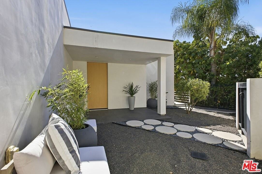 6390 Quebec Dr - Photo 3 of 43