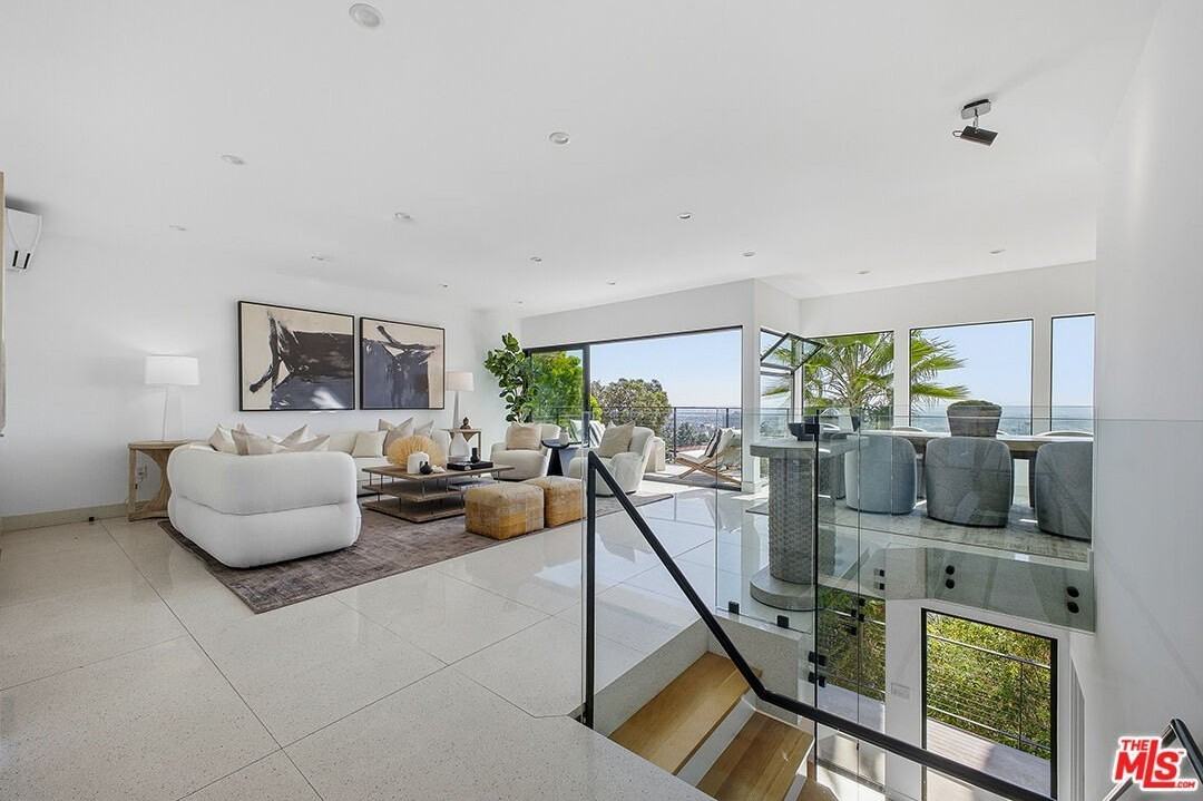 6390 Quebec Dr - Photo 6 of 43