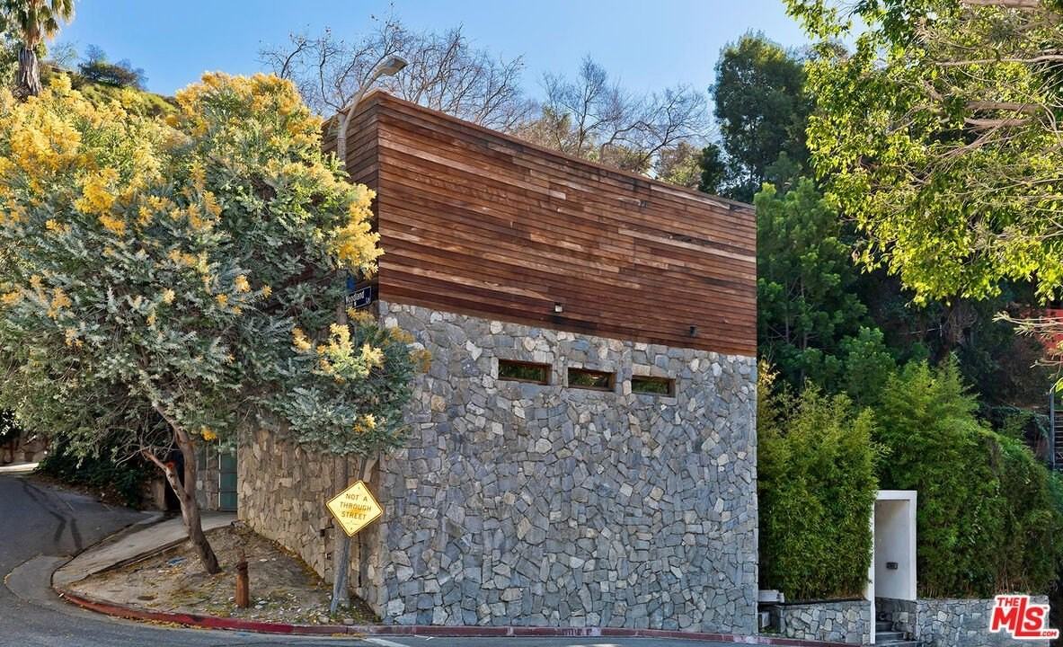 1730 Mount Olympus Dr - Photo 2 of 21