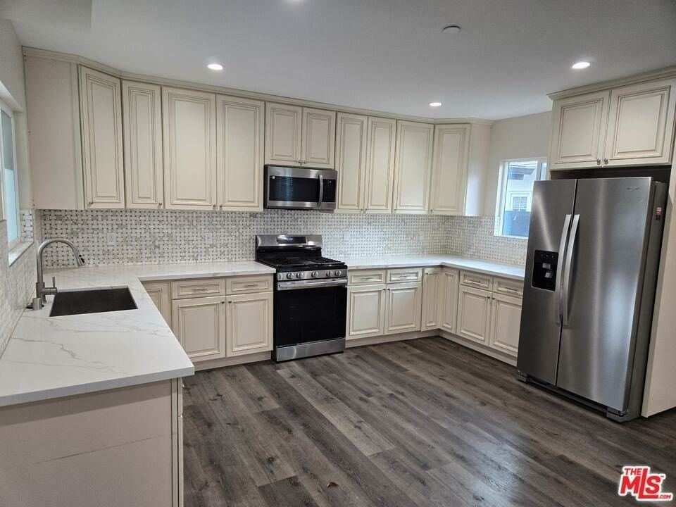 5062 Topanga Canyon Blvd - Photo 3 of 18