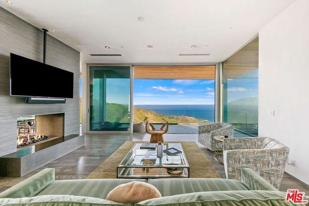 21766 Azurelee Dr - Photo 5 of 38