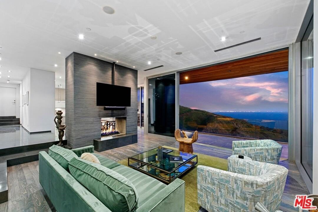 21766 Azurelee Dr - Photo 7 of 38