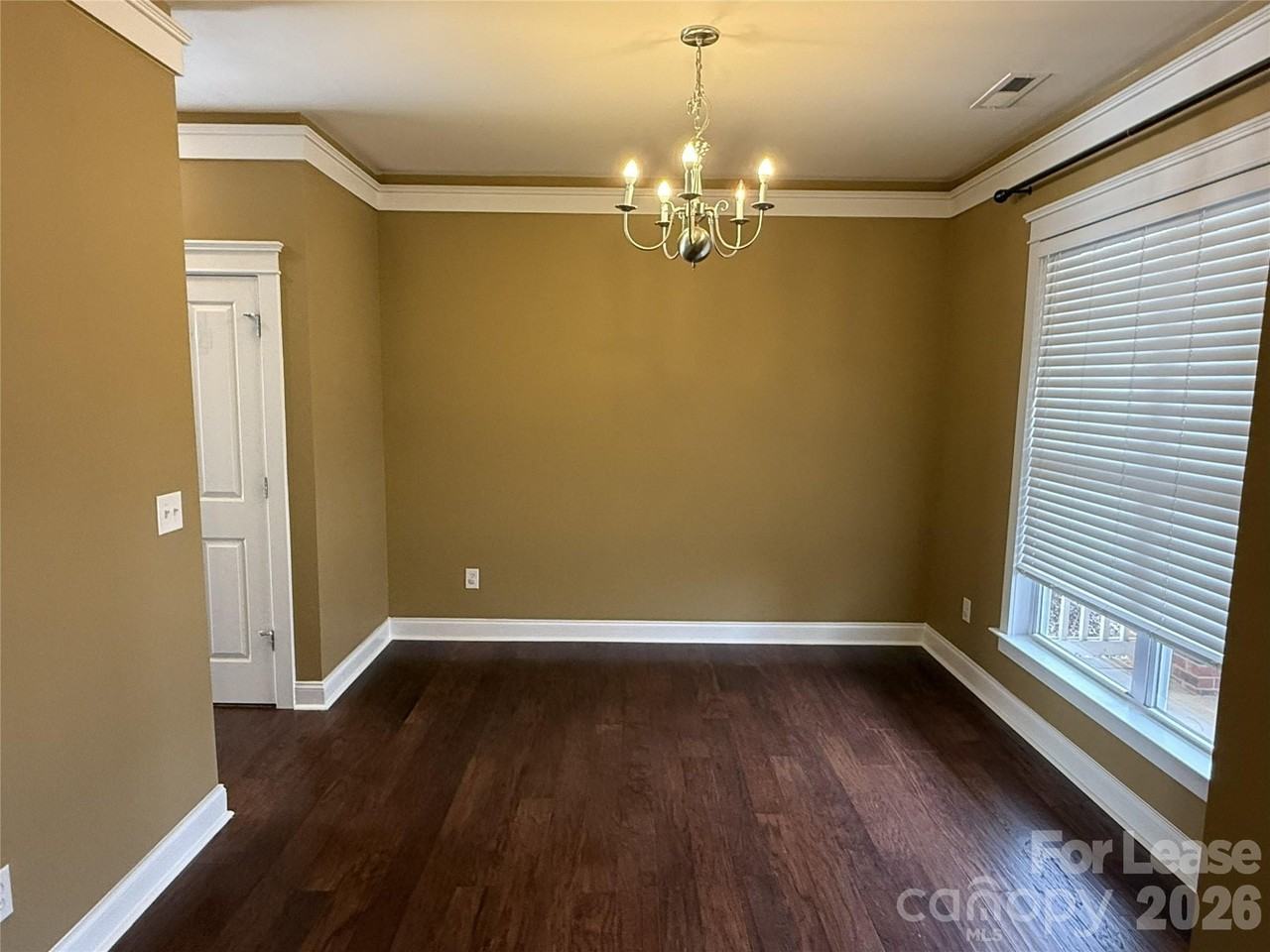 15211 Barnsbury Dr - Photo 3 of 18