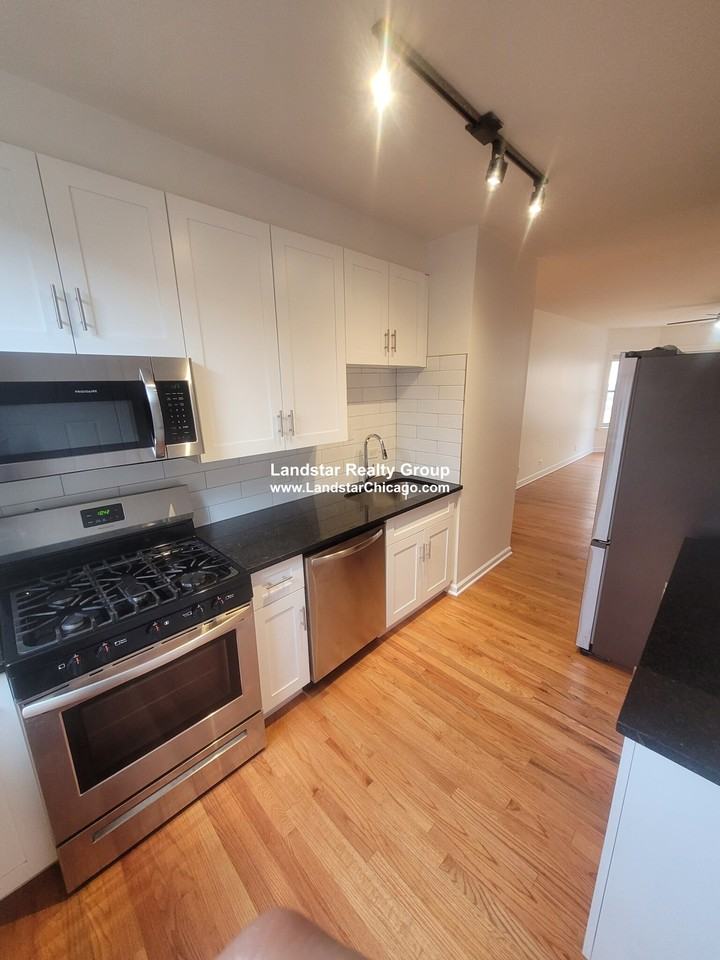 1744 W North Shore Ave #2 - Photo 6 of 10