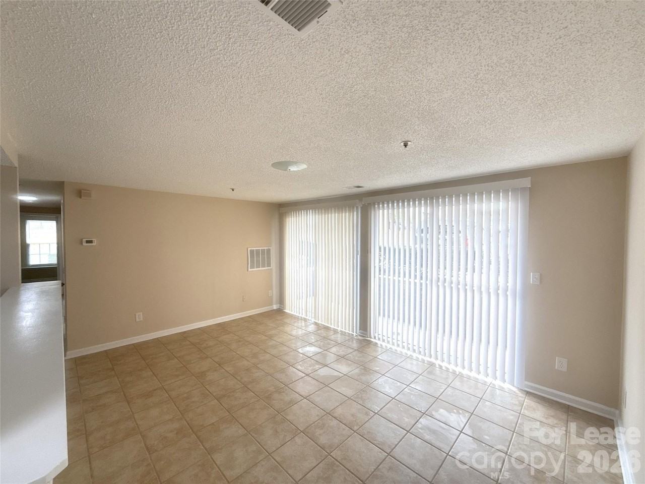 1610 Arlyn Cir Apt D #D - Photo 6 of 20
