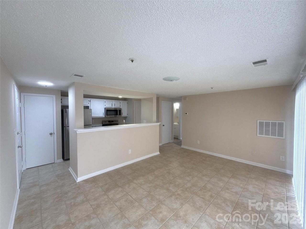 1610 Arlyn Cir Apt D #D - Photo 7 of 20