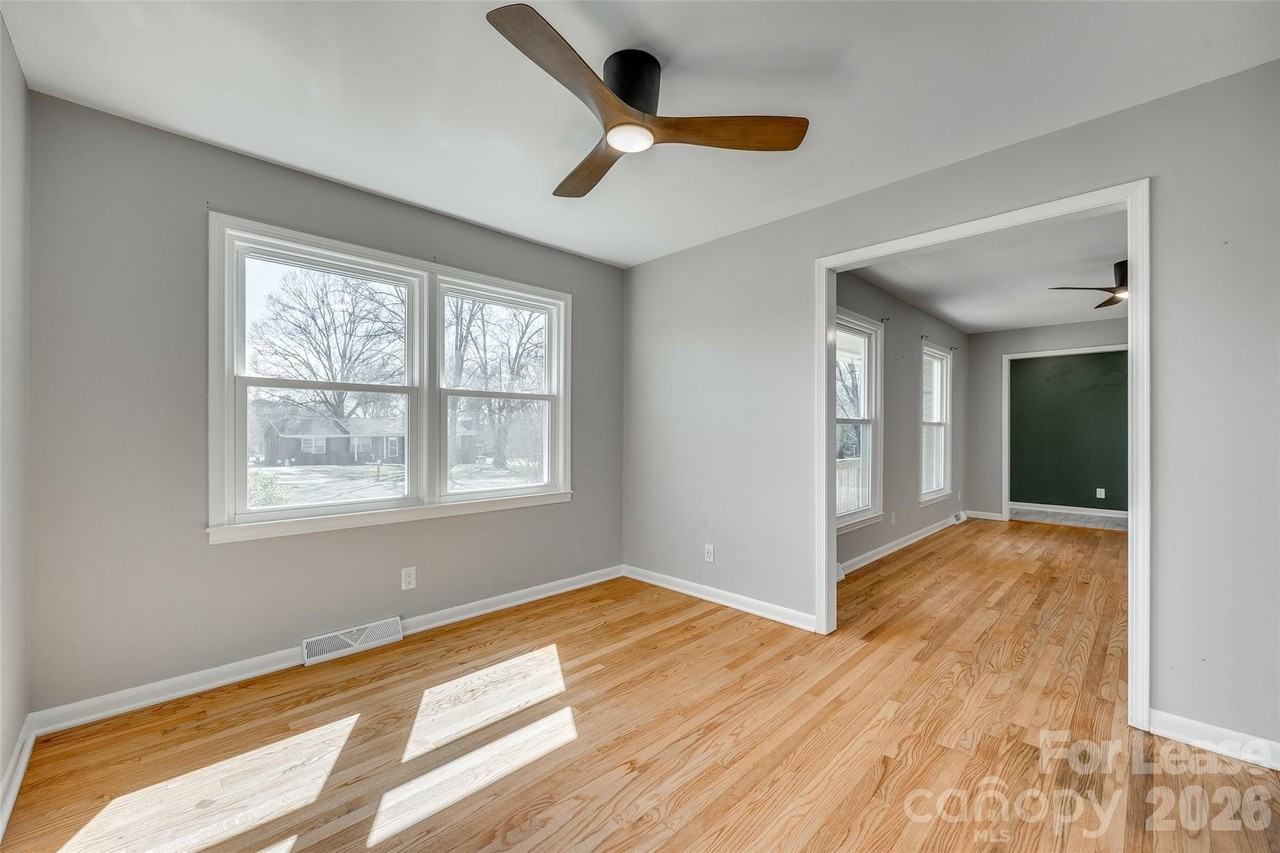 1615 Tillman St - Photo 5 of 37