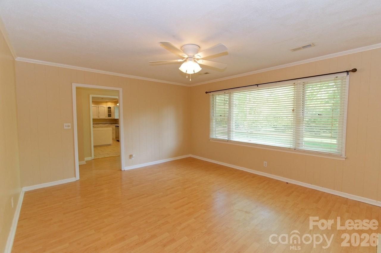 416 W Pine St - Photo 4 of 27