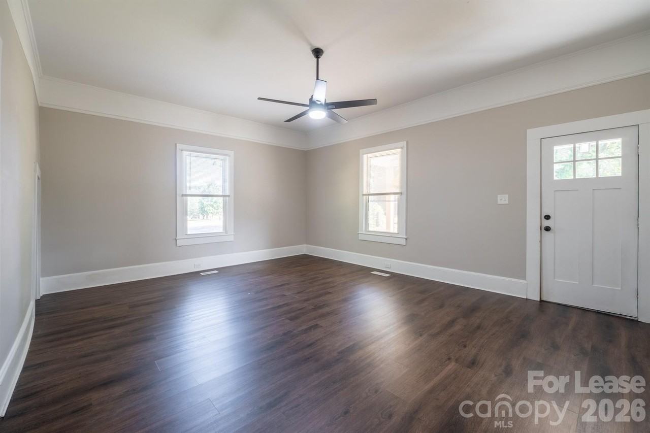 809 Delane St - Photo 3 of 28