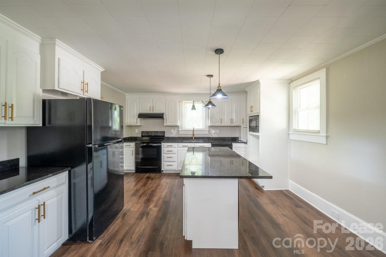 809 Delane St - Photo 4 of 28