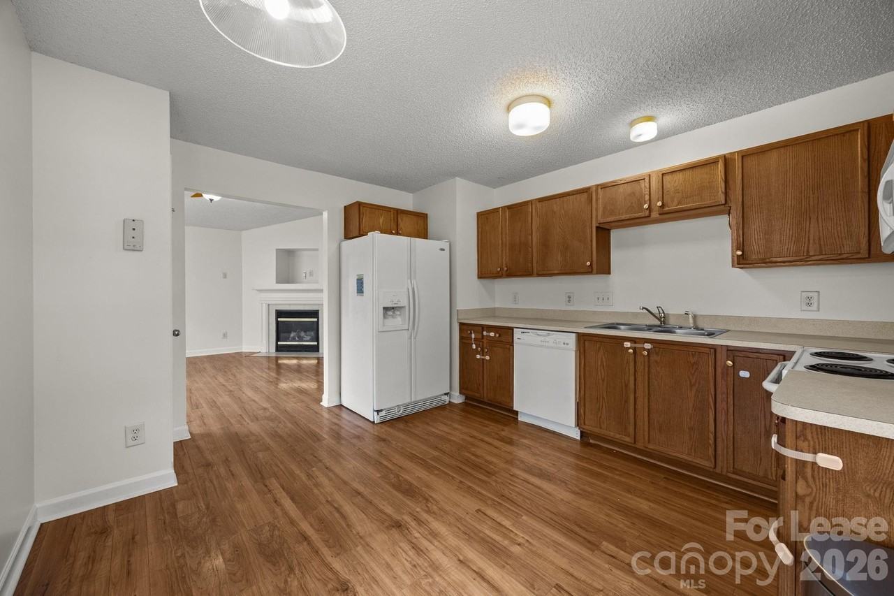 2011 Chadwell Ct - Photo 3 of 21