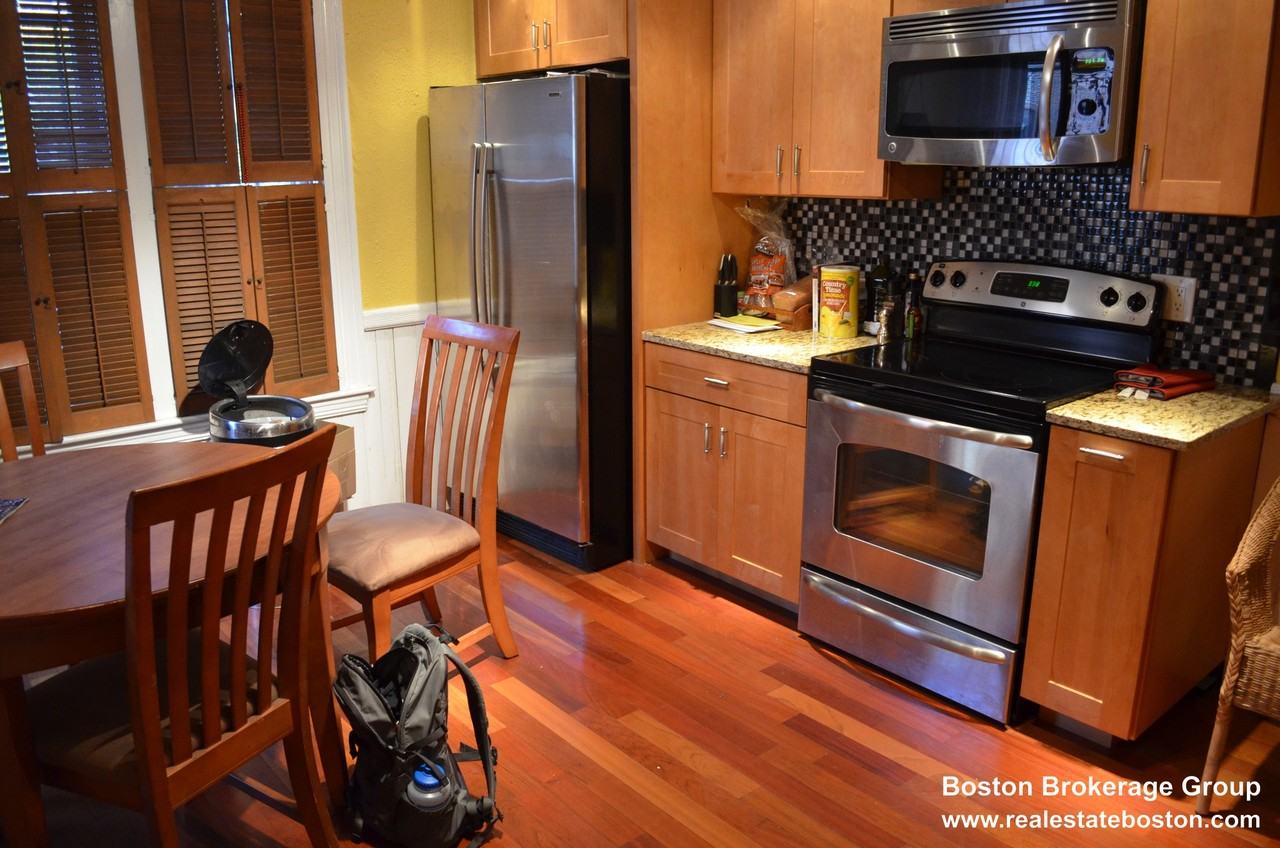 21 Warwick St - Photo 2 of 14