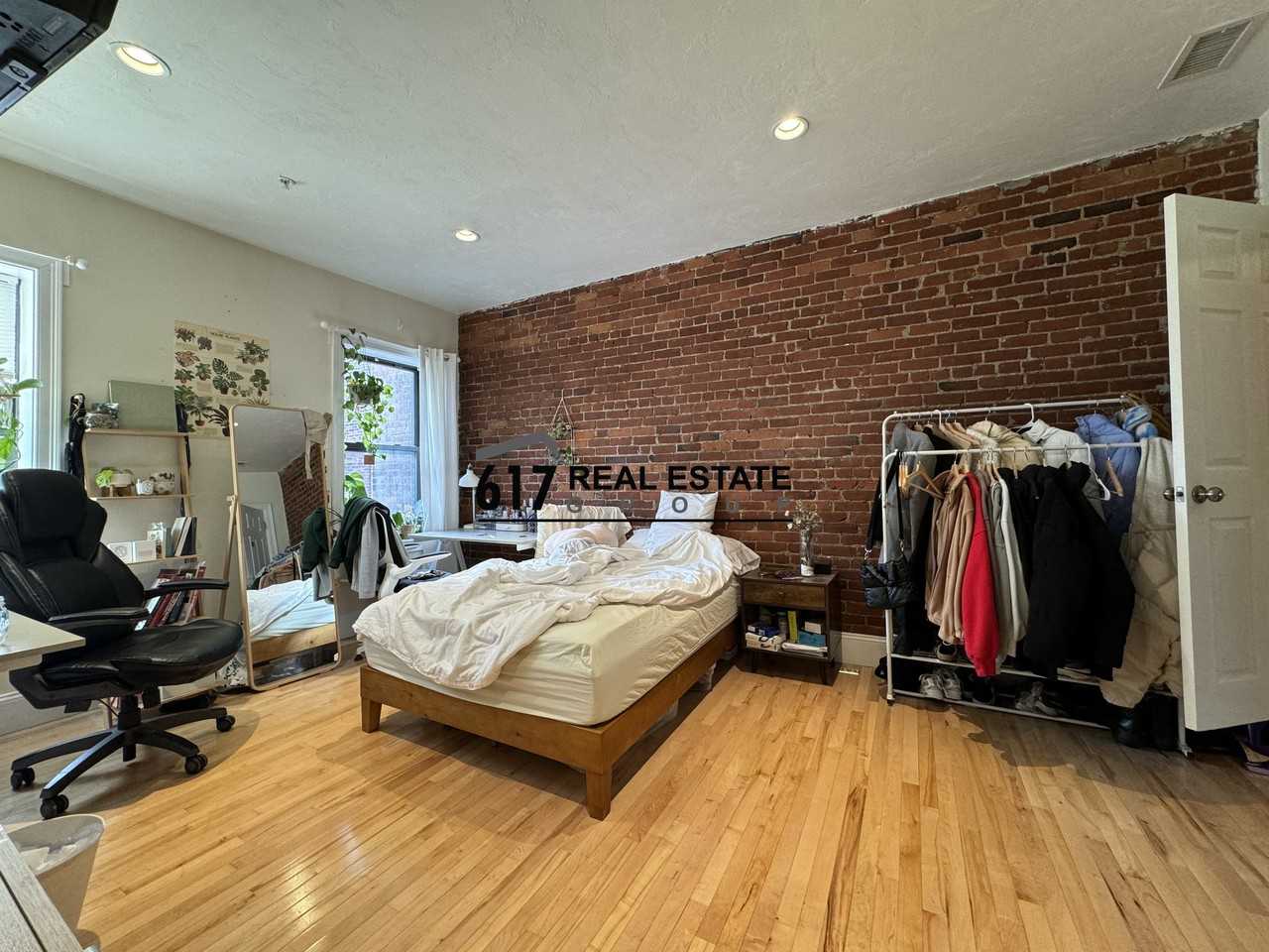 1203 Beacon St #1 - Photo 2 of 4