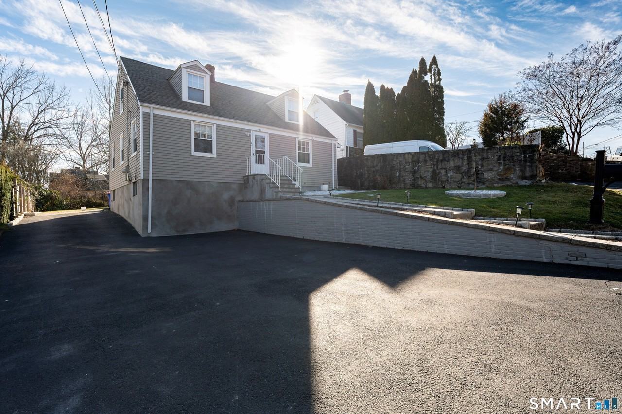 191 Hobart Ave - Photo 2 of 27