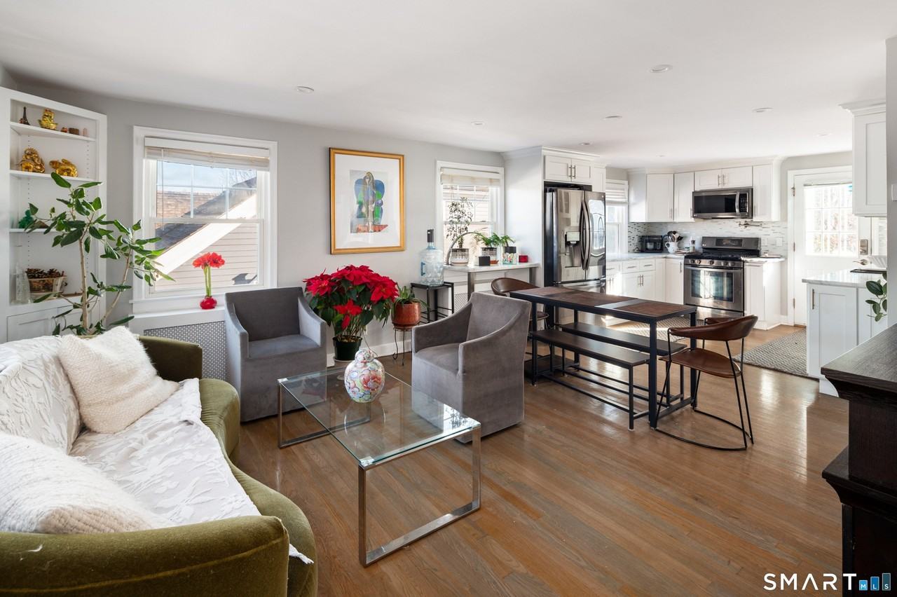 191 Hobart Ave - Photo 4 of 27