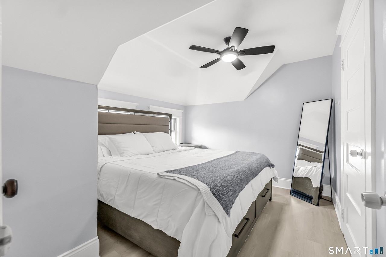 277 Maplewood Ave - Photo 5 of 22