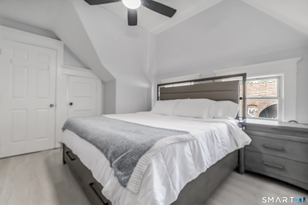 277 Maplewood Ave - Photo 6 of 22