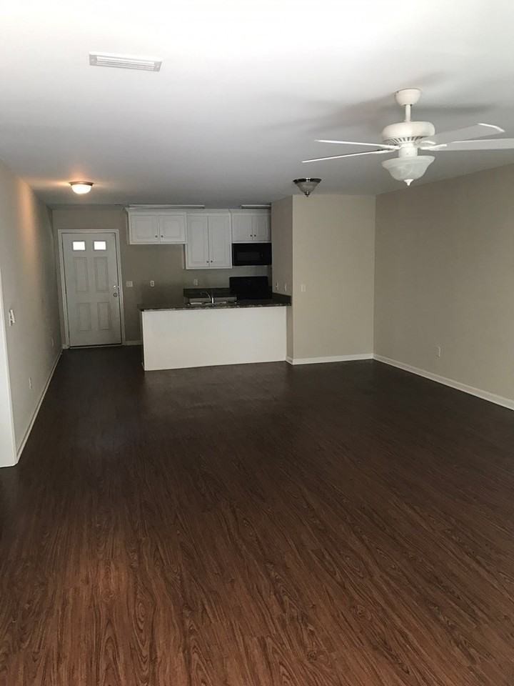 401 Coe Dairy Rd ## 1 - Photo 2 of 4