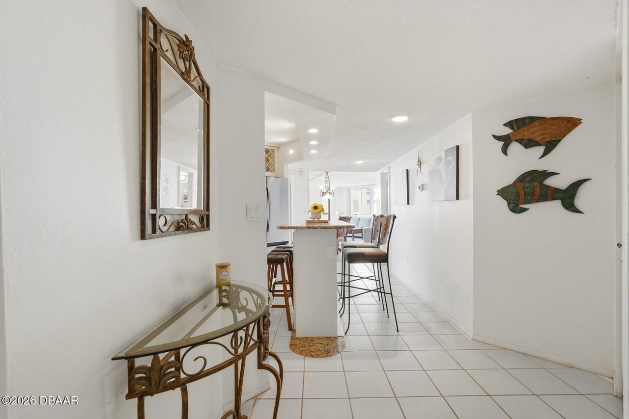 925 N Halifax Ave Apt 903 #903 - Photo 3 of 26