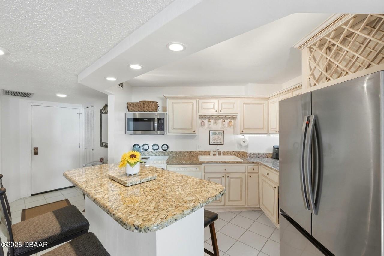 925 N Halifax Ave Apt 903 #903 - Photo 5 of 26