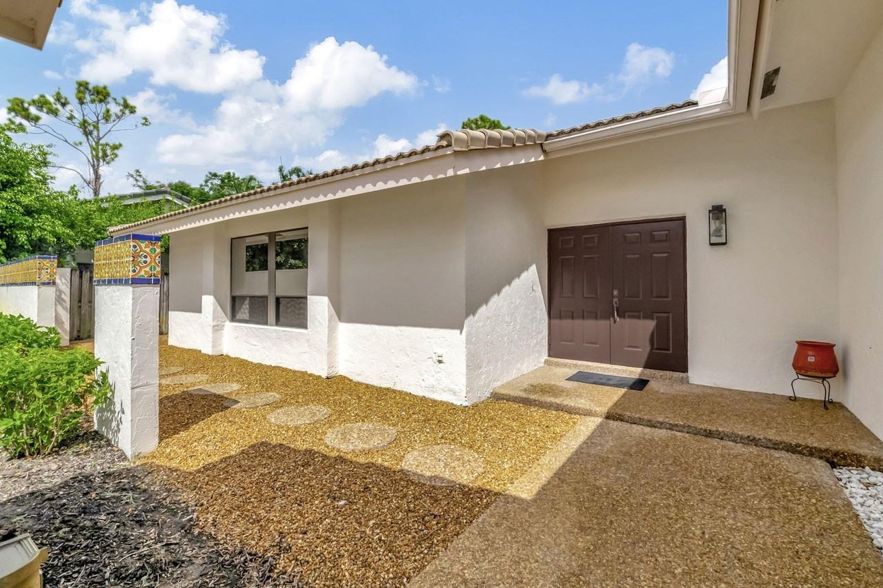 804 Foxpointe Cir - Photo 5 of 43