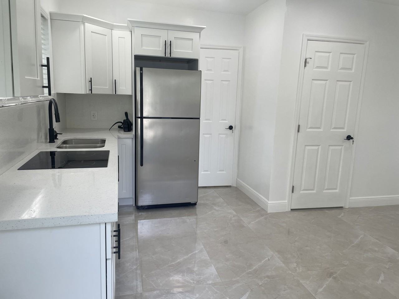 1040 Ne 146th St #1 - Photo 5 of 8