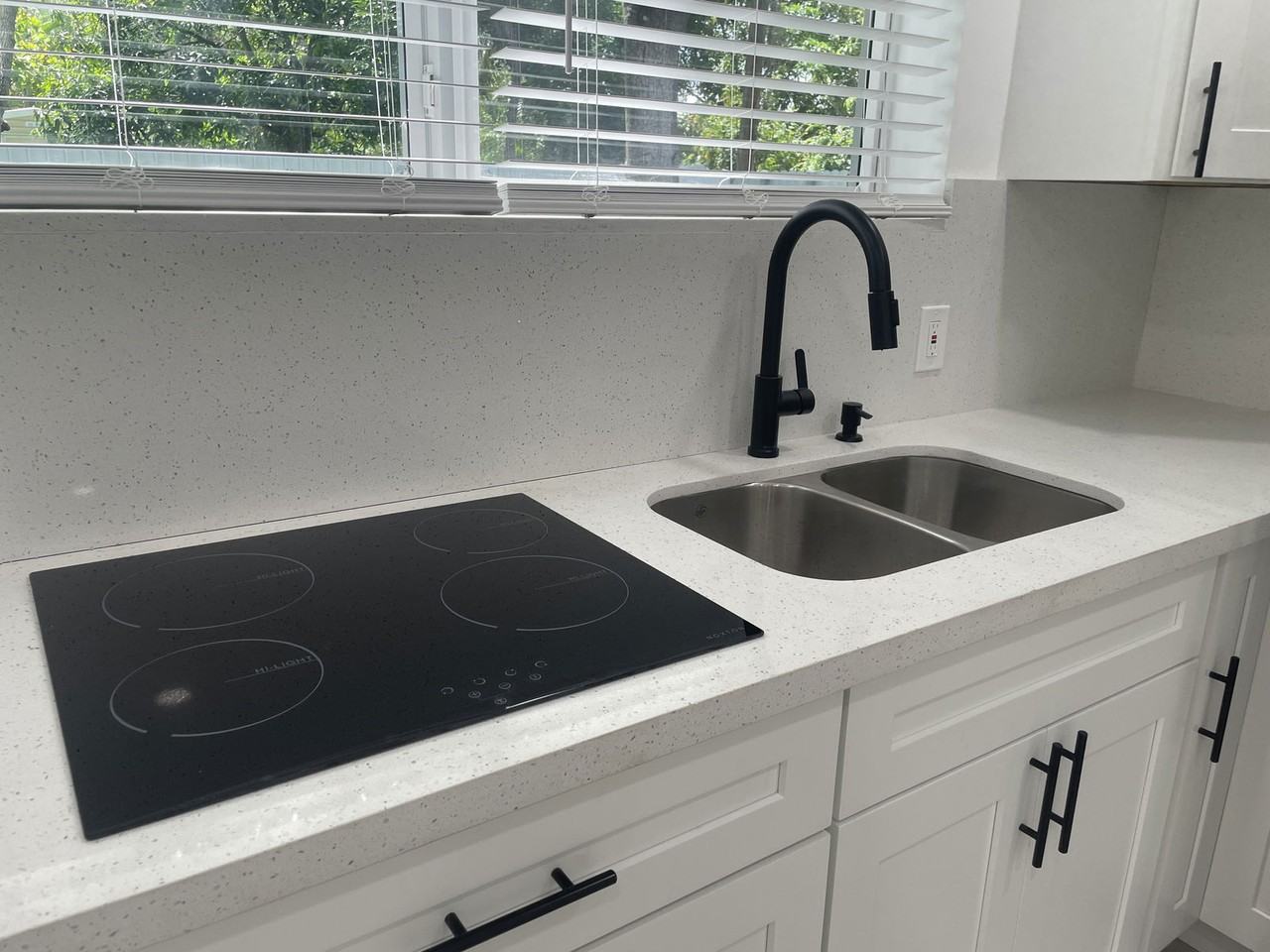 1040 Ne 146th St #1 - Photo 6 of 8