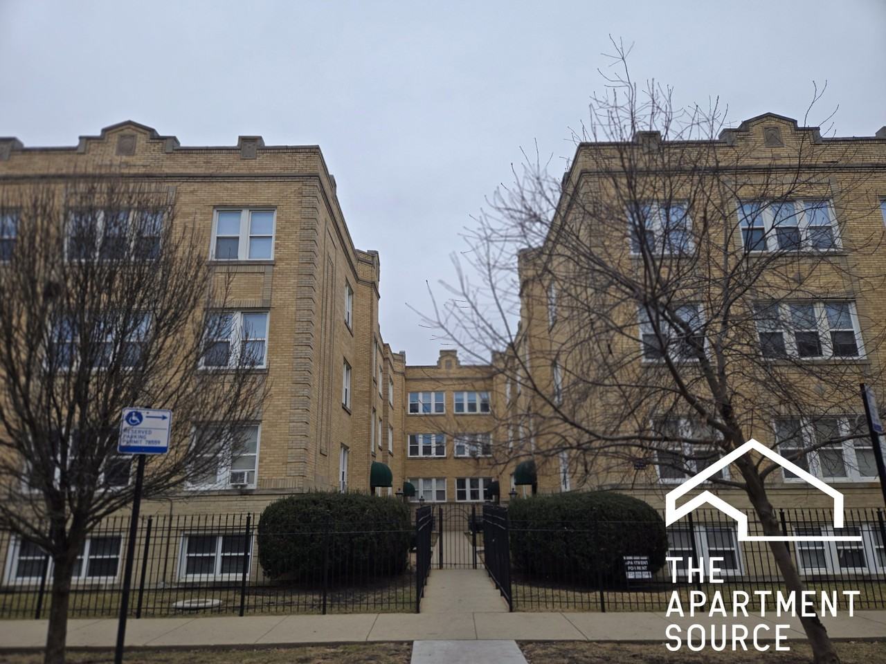 4047 N Mozart St #1W - Photo 3 of 4